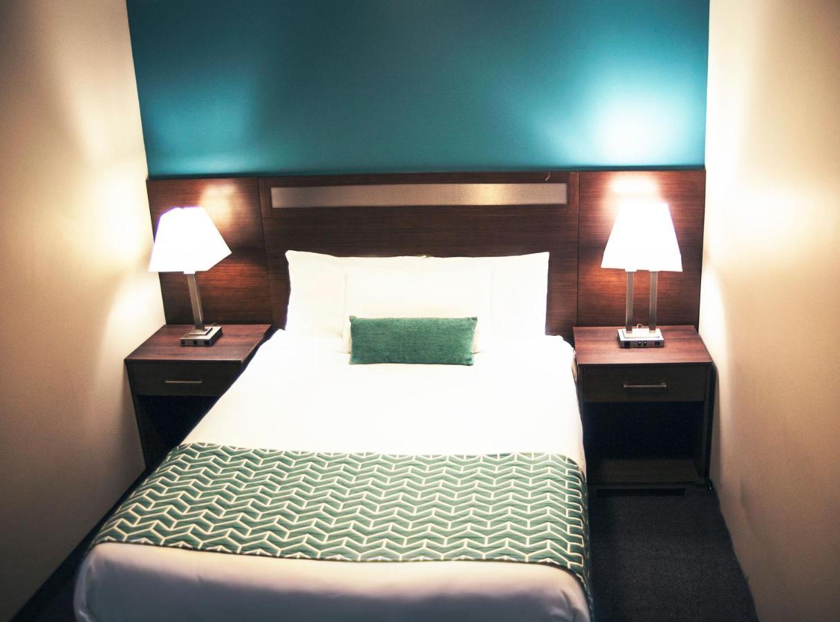 מלון קווסנל Ramada By Wyndham מראה חיצוני תמונה
