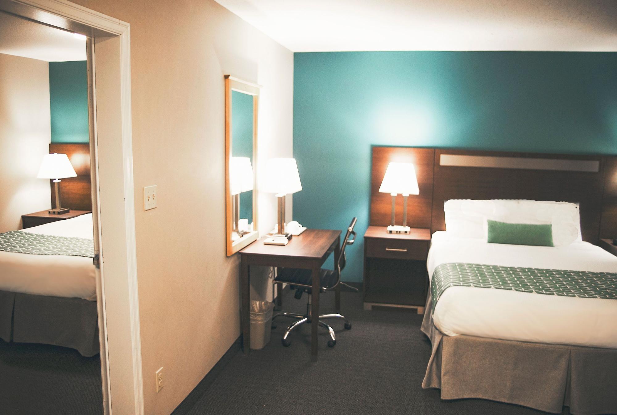 מלון קווסנל Ramada By Wyndham מראה חיצוני תמונה
