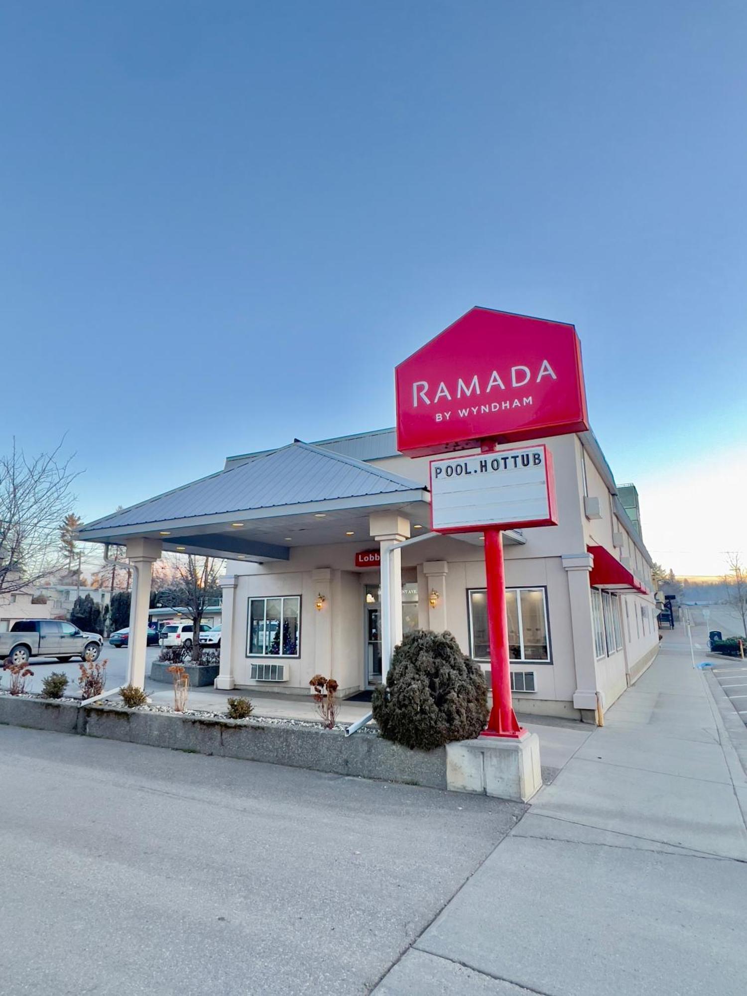 מלון קווסנל Ramada By Wyndham מראה חיצוני תמונה